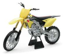 Load image into Gallery viewer, New Ray Toys Suzuki RM-Z450 Dirt Bike/ Scale - 1:6