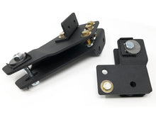 Load image into Gallery viewer, Tuff Country 80-96 Ford F-150 4wd (with 4in Front Lift Kit) Axle Pivot Drop Brackets Pair - GTR Auto