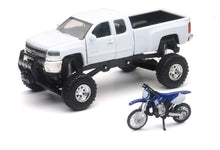 Load image into Gallery viewer, New Ray Toys Chevolet Silverado with Yamaha Dirt Bike/ Scale - 1:32