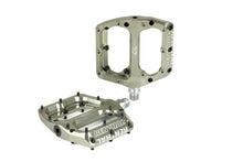 Load image into Gallery viewer, Renthal Revo-F Flat Pedal - Aluminum Gold