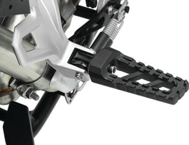 Kuryakyn Footpeg Adpt Rear Sat Blk Bmw