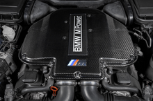 Load image into Gallery viewer, Eventuri BMW E39 M5 / E52 Z8 (S62) Black Carbon Plenum Lid - No Emblem