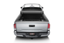 Load image into Gallery viewer, Truxedo 07-20 Toyota Tundra 5ft 6in Sentry CT Bed Cover