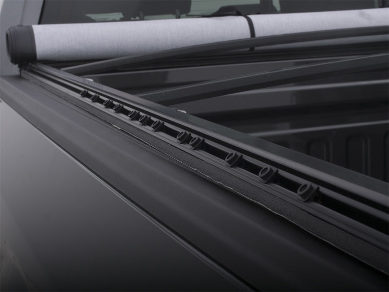 Lund 02-17 Dodge Ram 1500 (8ft. BedExcl. Beds w/Rambox) Genesis Snap Tonneau Cover - Black
