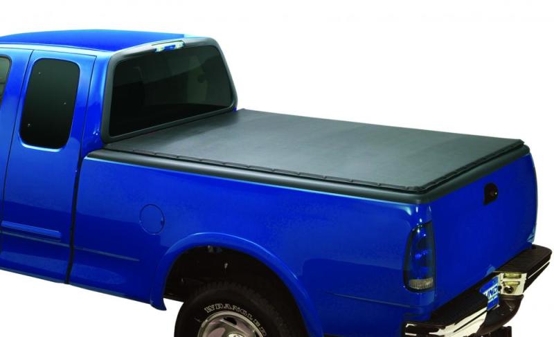 Lund 01-04 Nissan Frontier (5.5ft. Bed w/o Factory Bedliner) Genesis Snap Tonneau Cover - Black
