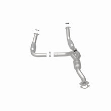 Load image into Gallery viewer, Magnaflow Conv DF 2011-2012 EXPRESS 2500 6.0L 6.0L Underbody