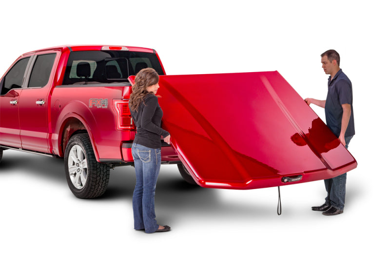 UnderCover 14-15 Chevy Silverado 1500 5.8ft Elite LX Bed Cover - Victory Red