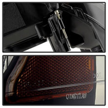 Load image into Gallery viewer, xTune Dodge Ram 1500 02-05 Amber Crystal Headlights HD-JH-DR02-AM-BSM