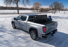 Load image into Gallery viewer, UnderCover 20-21 Jeep Gladiator 5ft Triad Bed Cover