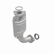 Load image into Gallery viewer, MagnaFlow Direct Fit Catalytic Converter 01-02 Kia Sportage Rear