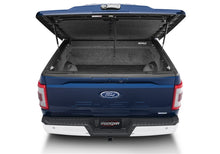 Load image into Gallery viewer, UnderCover 17-20 Ford F-250/F-350 6.8ft Elite LX Bed Cover - Velocity Blue Metallic