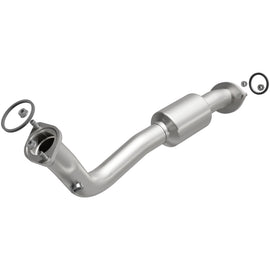 MagnaFlow Direct Fit Catalytic Converter 13-15 RAV4 2.5 Underbody