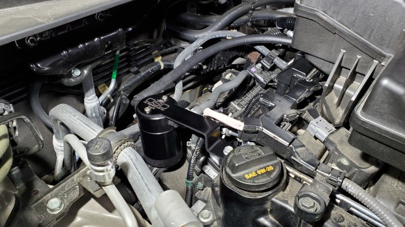 J&amp;L 17-24 Honda CRV 1.5L Turbo Passenger Side Oil Separator 3.0 - Black Anodized