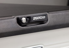 Load image into Gallery viewer, UnderCover 19-20 Chevy Silverado 1500 5.8ft Elite Bed Cover - Black Textured