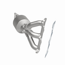 Load image into Gallery viewer, MagnaFlow Direct Fit Catalytic Converter 05-07 Kia Sportage 2.7L Passenger Side