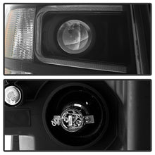 Load image into Gallery viewer, xTune Chevy Silverado 1500/2500/3500 07-13 Projector Headlights Black PRO-JH-CS07-LED-BK