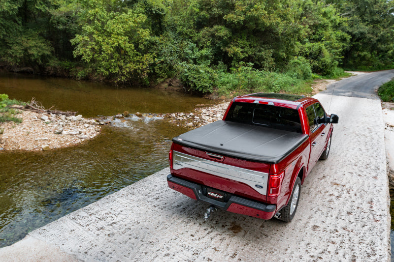 UnderCover 19-20 Chevy Silverado 1500 5.8ft SE Bed Cover - Black Textured