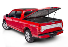 Load image into Gallery viewer, UnderCover 14-18 Chevy Silverado 1500 (19 Legacy) 5.8ft Elite LX Bed Cover - Silver Ice