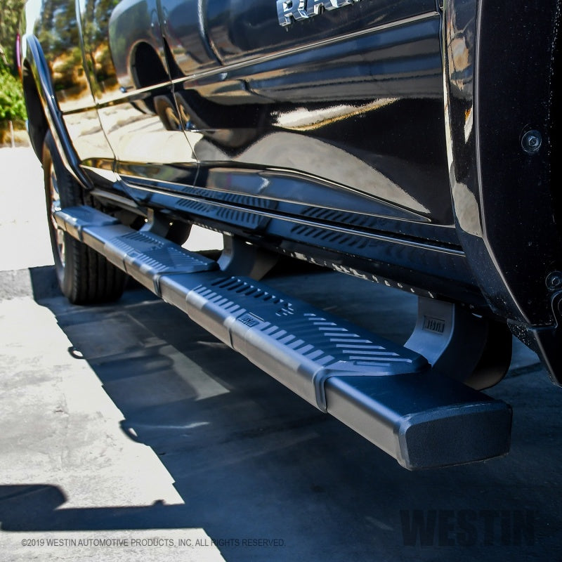 Westin 19-22 RAM 2500/3500 CC 8ft Bed Excl. Dually R5 M-Series W2W Nerf Step Bars - Blk