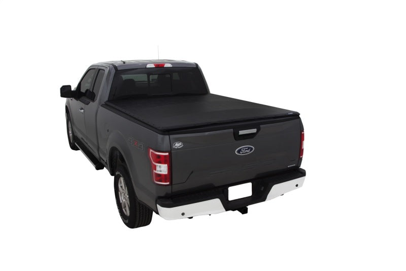 Lund 00-06 Toyota Tundra (6ft. Bed Excl. Stepside) Genesis Snap Tonneau Cover - Black